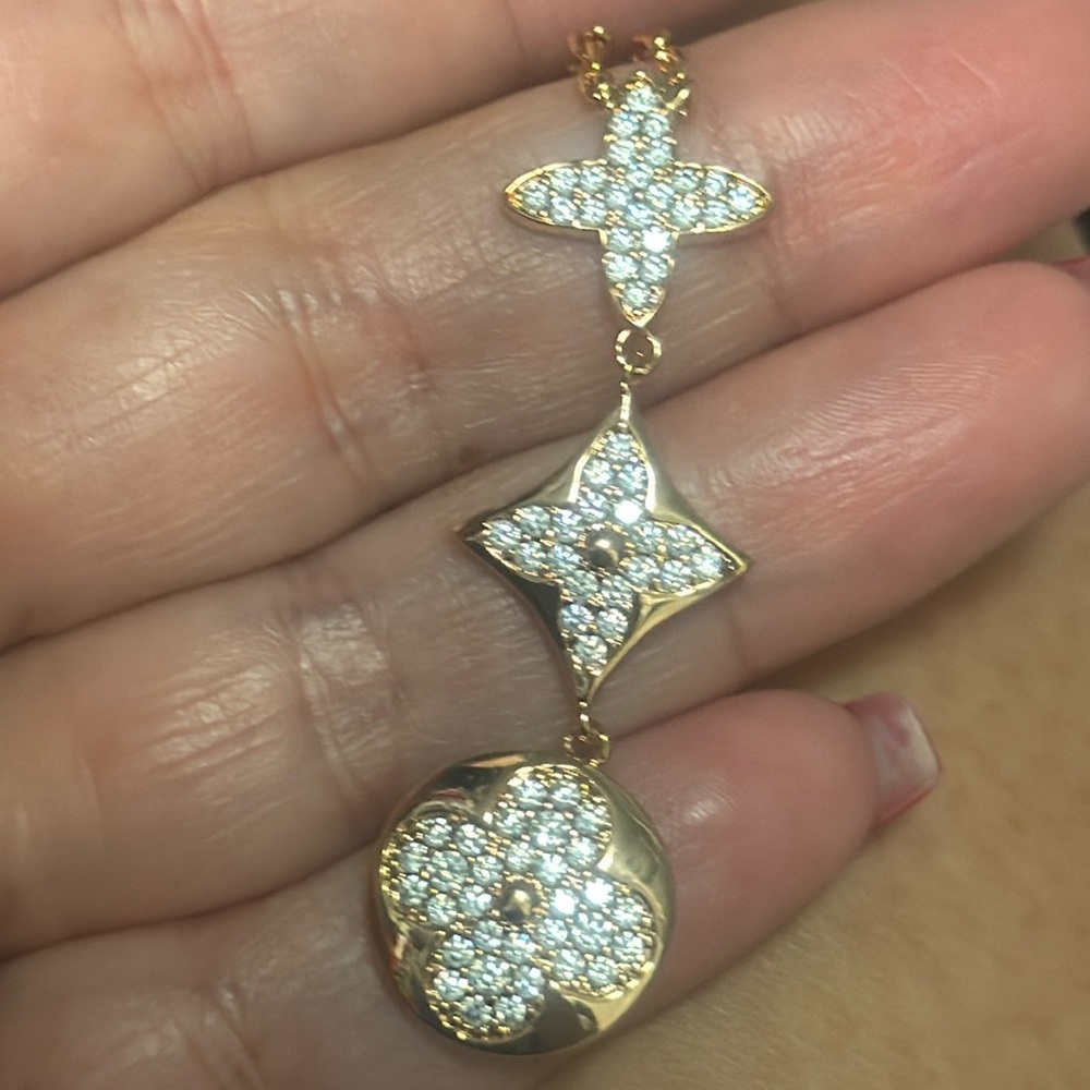 Cute 18k gold plated necklace ! Very trendy
